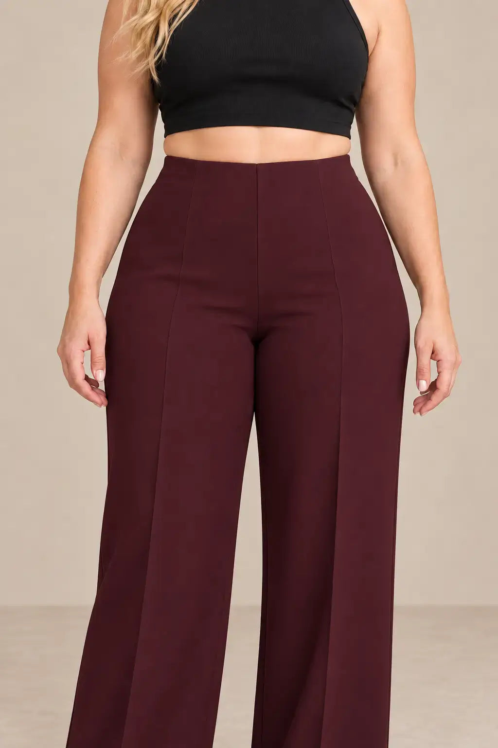 Pantalón de mujer tiro alto pierna amplia de Cashia Spire en color burdeos, look elegante y moderno.