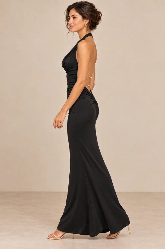 Vista de perfil del vestido Cashia Lucerna negro, talla S, con silueta ajustada y espalda descubierta.