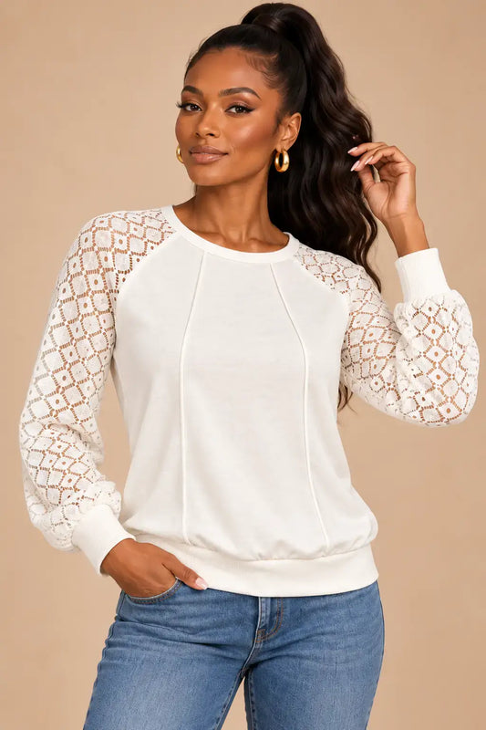 Camiseta mujer mangas caladas cuello redondo Cashia Brío, elegante y cómoda, con mangas geométricas.