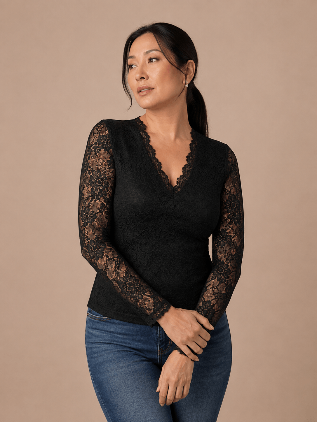 Camiseta Cashia Enigma, de encaje, color negro, talla L, vista medio plano