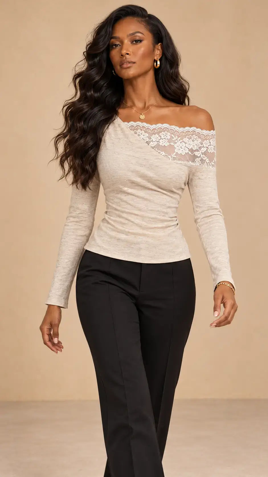 Camiseta mujer encaje floral asimétrico, elegante diseño con escote asimétrico y mangas largas, look sofisticado.
