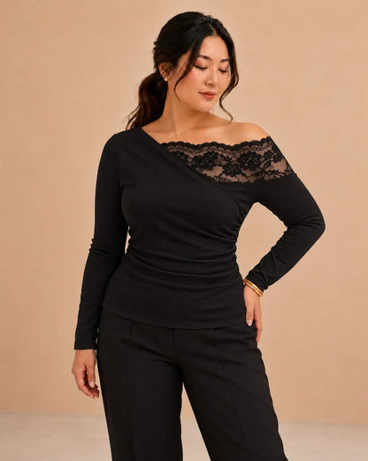 Camiseta mujer encaje floral asimétrico, elegante y moderna, con escote asimétrico y mangas largas.