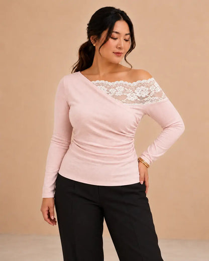 Camiseta mujer encaje floral asimétrico en rosa con escote asimétrico y mangas largas, ideal para ocasiones elegantes.