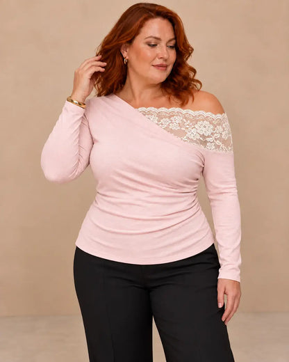 Camiseta mujer encaje floral asimétrico en color rosa, con escote asimétrico y mangas largas.