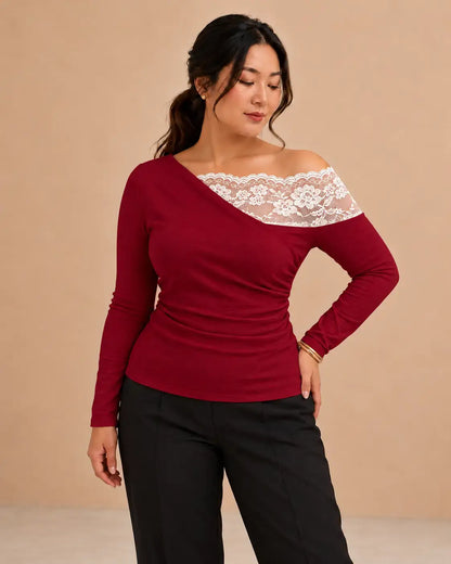 Camiseta mujer encaje floral asimétrico en color burdeos con escote asimétrico y mangas largas.
