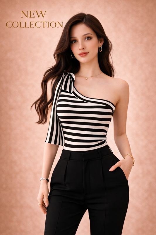 Top Cashia Cannes de rayas blanco y negro con diseño asimétrico y lazo en el hombro, plano medio