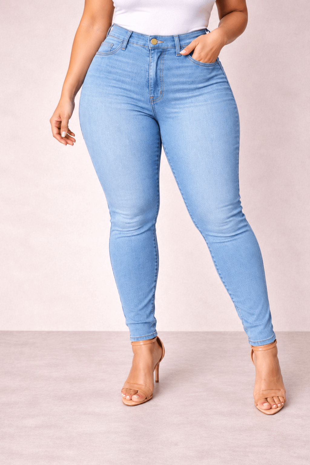 Pantalón Cashia Denim 101 azul claro de tiro alto y corte slim fit, medio plano inferior en talla XXL.