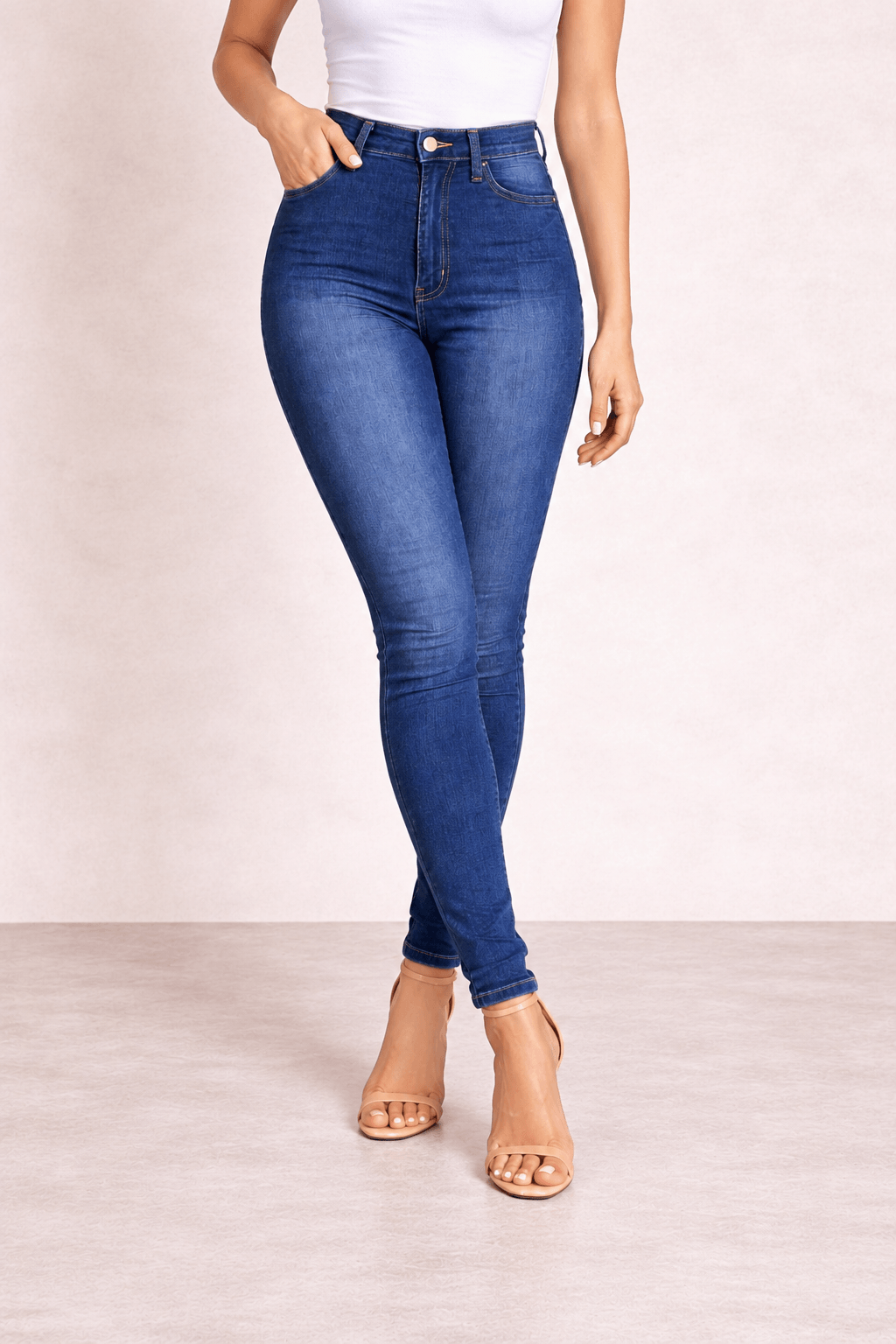 Pantalón Cashia Denim 101 azul oscuro de tiro alto y corte slim fit, medio plano inferior en talla M.