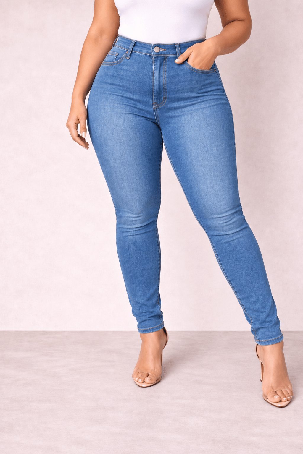 Pantalón Cashia Denim 101 en color denim medio de tiro alto y corte slim fit, medio plano inferior en talla XL.
