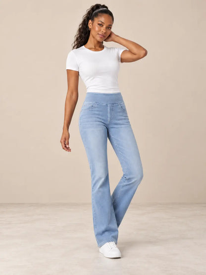 Pantalón Cashia Denim 200 azul claro, vista tres cuartos frontal en modelo talla S