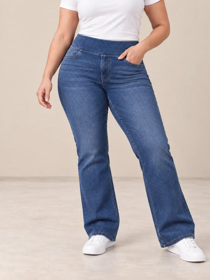 Pantalón Cashia Denim 200 en azul medio, talla L, vista de cintura a pies sobre modelo con camiseta blanca y zapatillas blancas