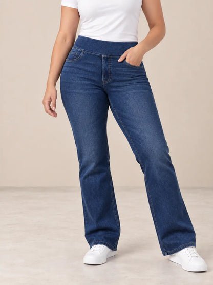 Pantalón Cashia Denim 200 en azul oscuro, talla M, vista de cintura a pies sobre modelo con camiseta blanca y zapatillas blancas.
