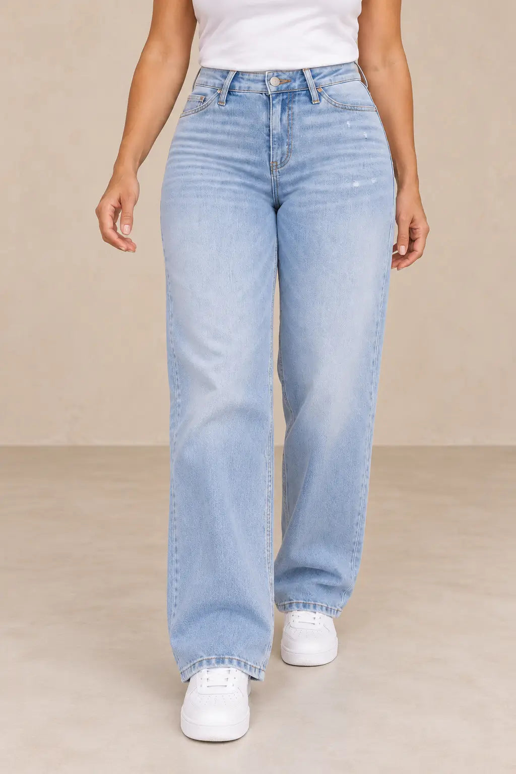 Medio plano inferior del pantalón Cashia Denim 402 azul claro, representación de talla M, 28–30.