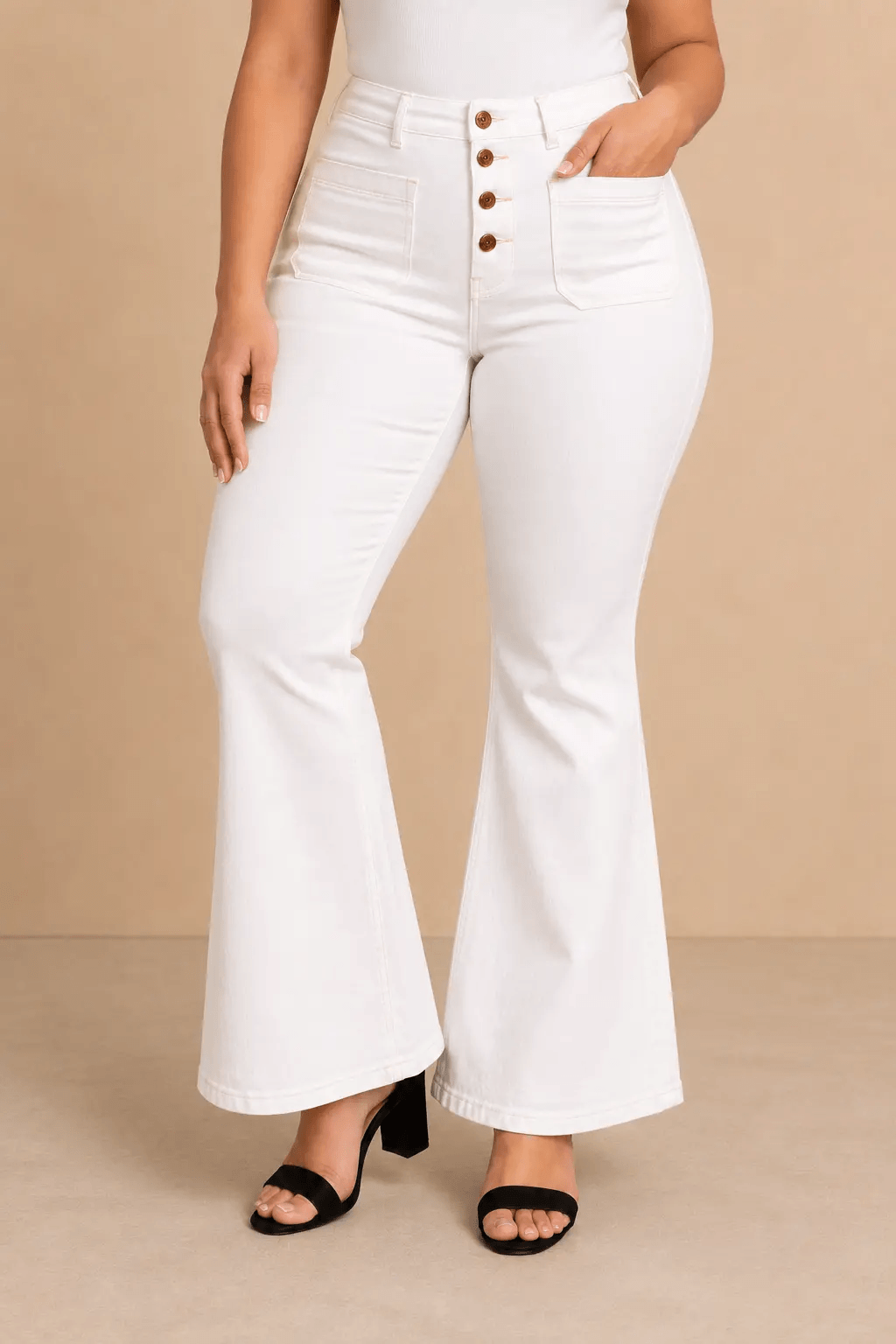 Pantalón Cashia Denim 502 blanco de tiro alto y corte acampanado, medio plano inferior en talla XXL.