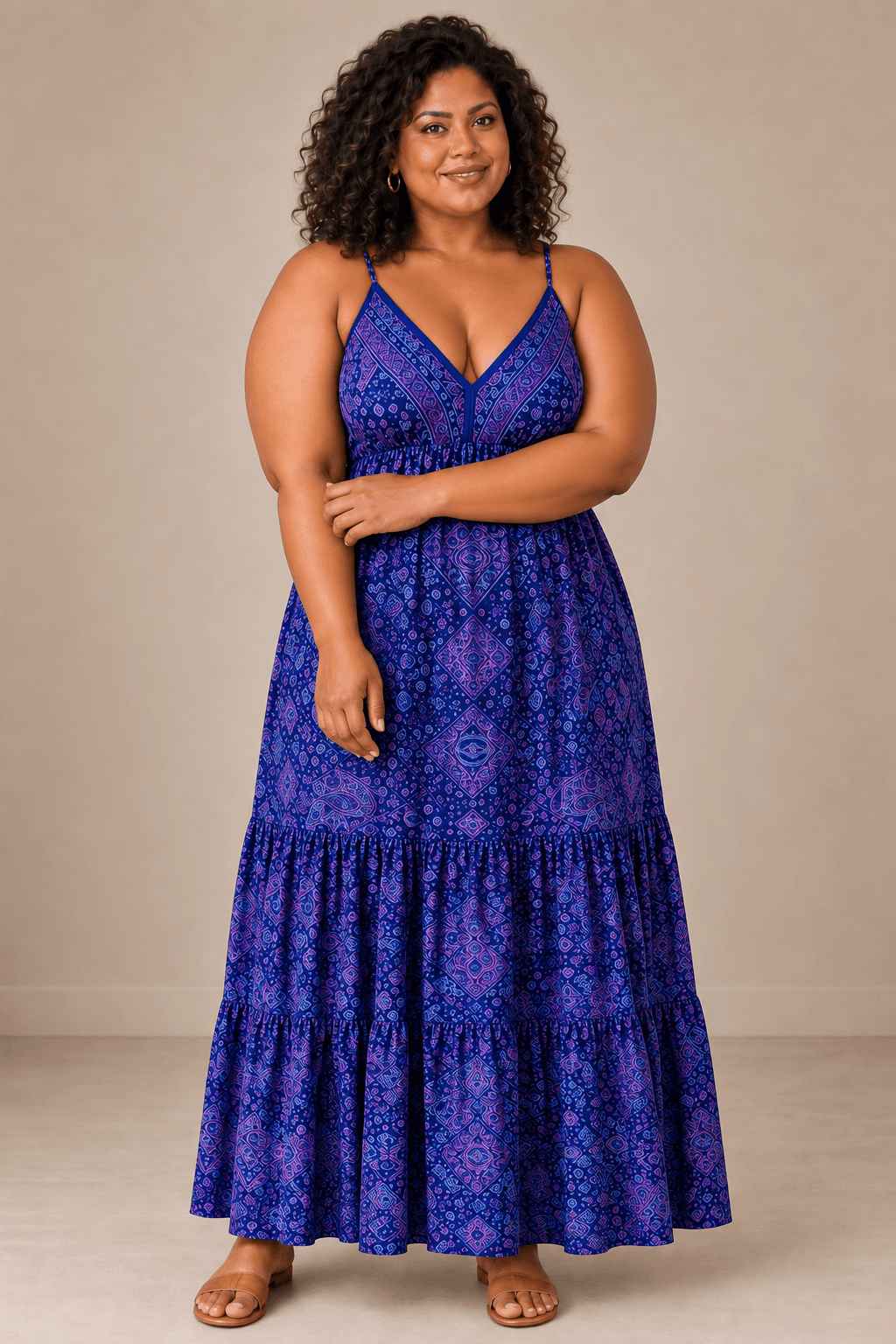 Vestido Cashia Taormina azul violáceo en modelo talla 5XL, vista de cuerpo entero