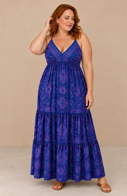 Vestido Cashia Taormina azul violáceo en modelo talla XL, vista de cuerpo entero