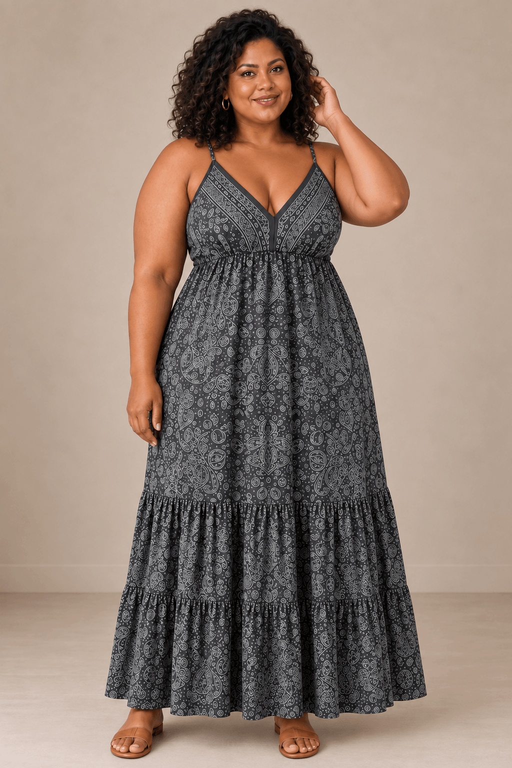 Vestido Cashia Taormina gris en modelo talla 5XL, vista de cuerpo entero