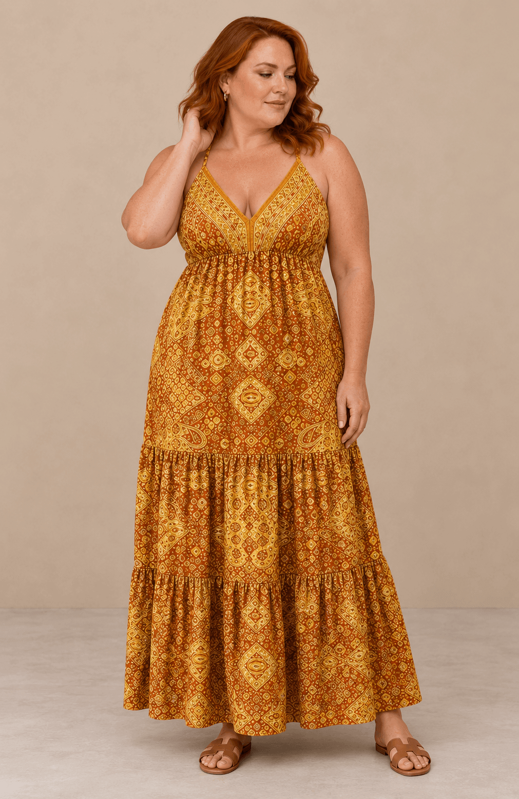 Vestido Cashia Taormina mostaza en modelo talla XL, vista de cuerpo entero