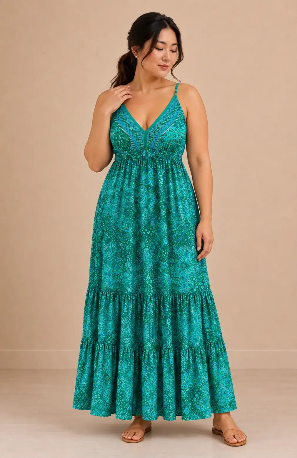 Vestido Cashia Taormina turquesa en modelo talla L, vista de cuerpo entero