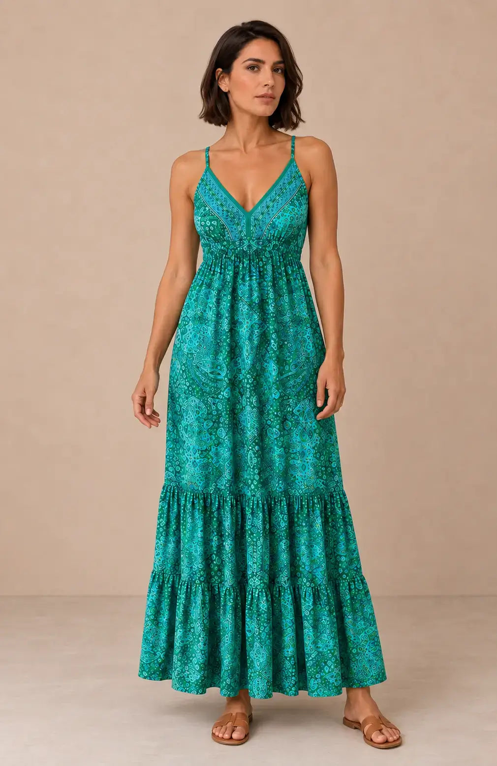 Vestido Cashia Taormina turquesa en modelo talla M, vista de cuerpo entero