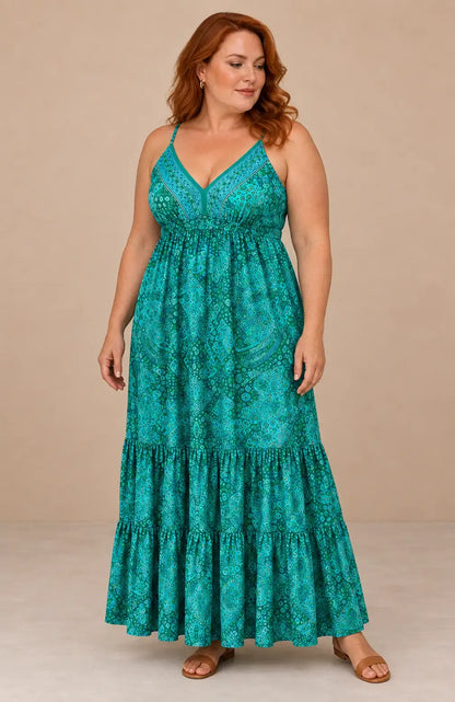 Vestido Cashia Taormina turquesa en modelo talla XL, vista de cuerpo entero