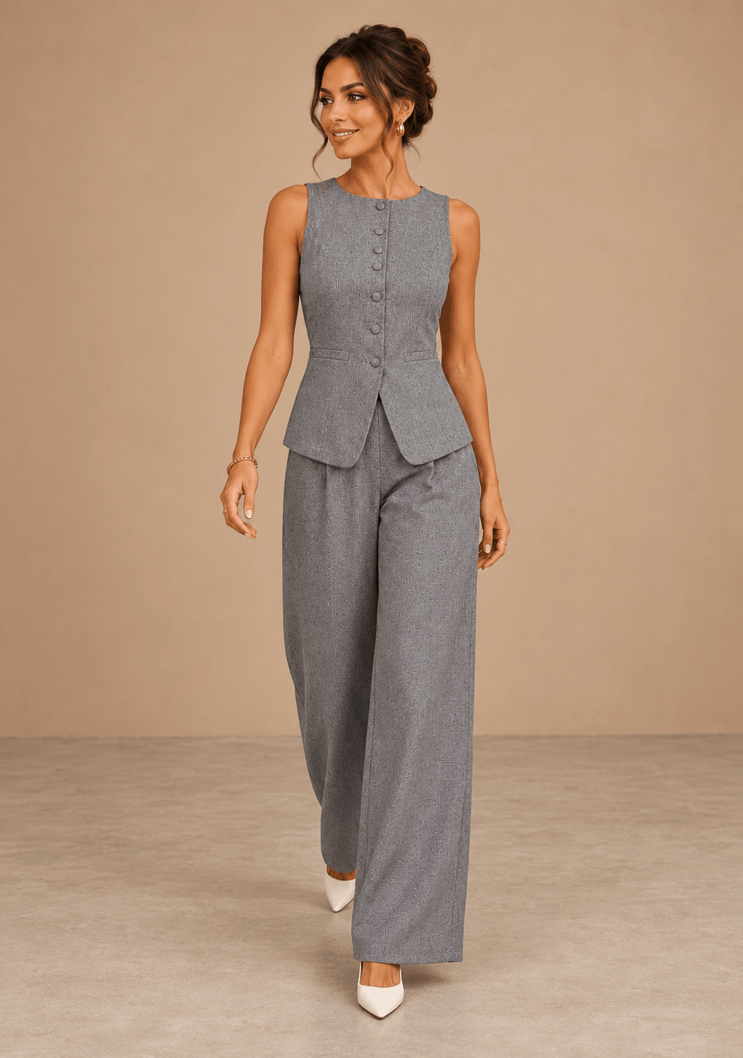 Conjunto Cashia Bellagio gris en modelo talla S de cuerpo entero