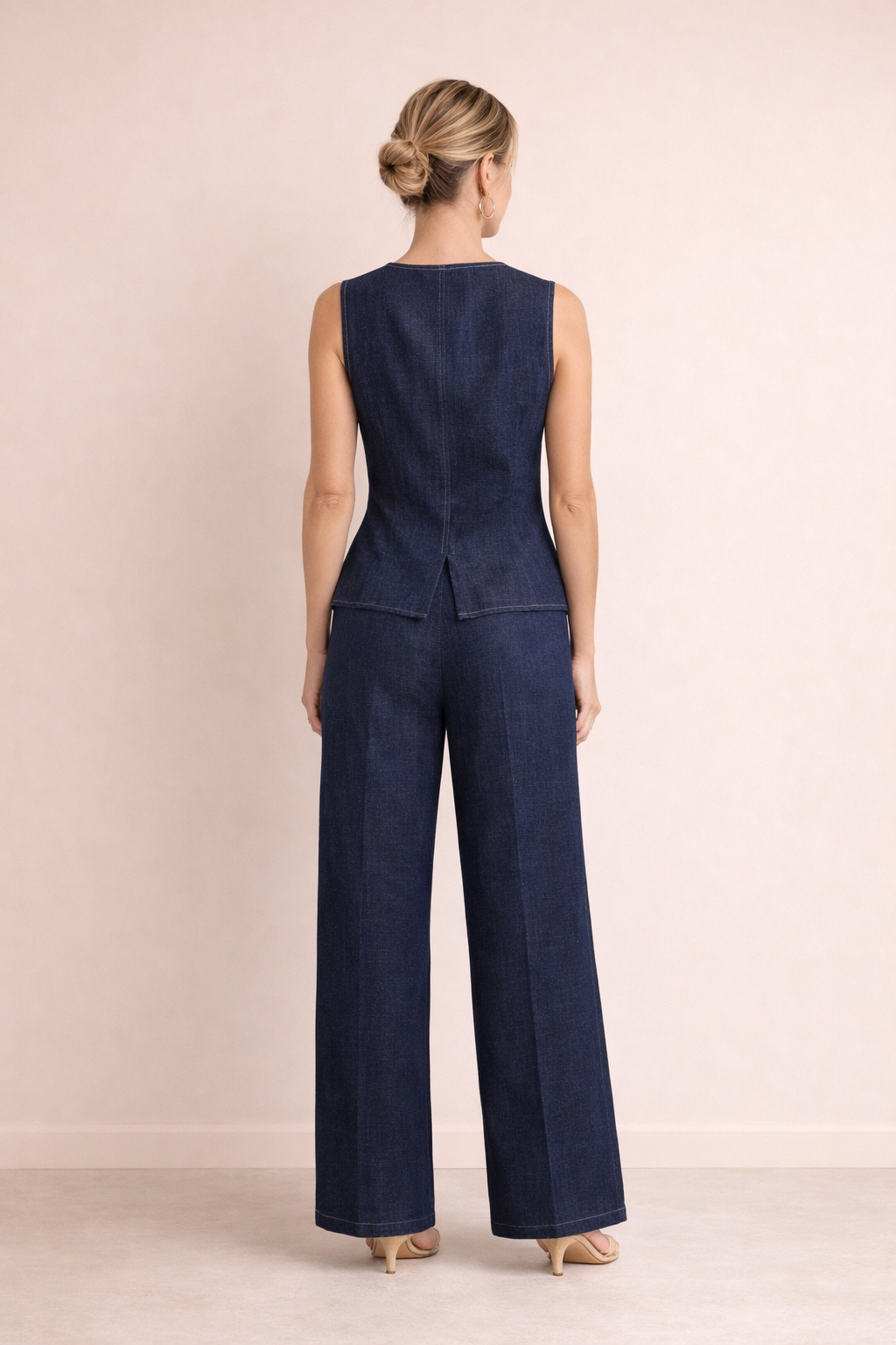 Conjunto denim azul mujer vista trasera con top estructurado y pantalón largo ancho elegante Cashia