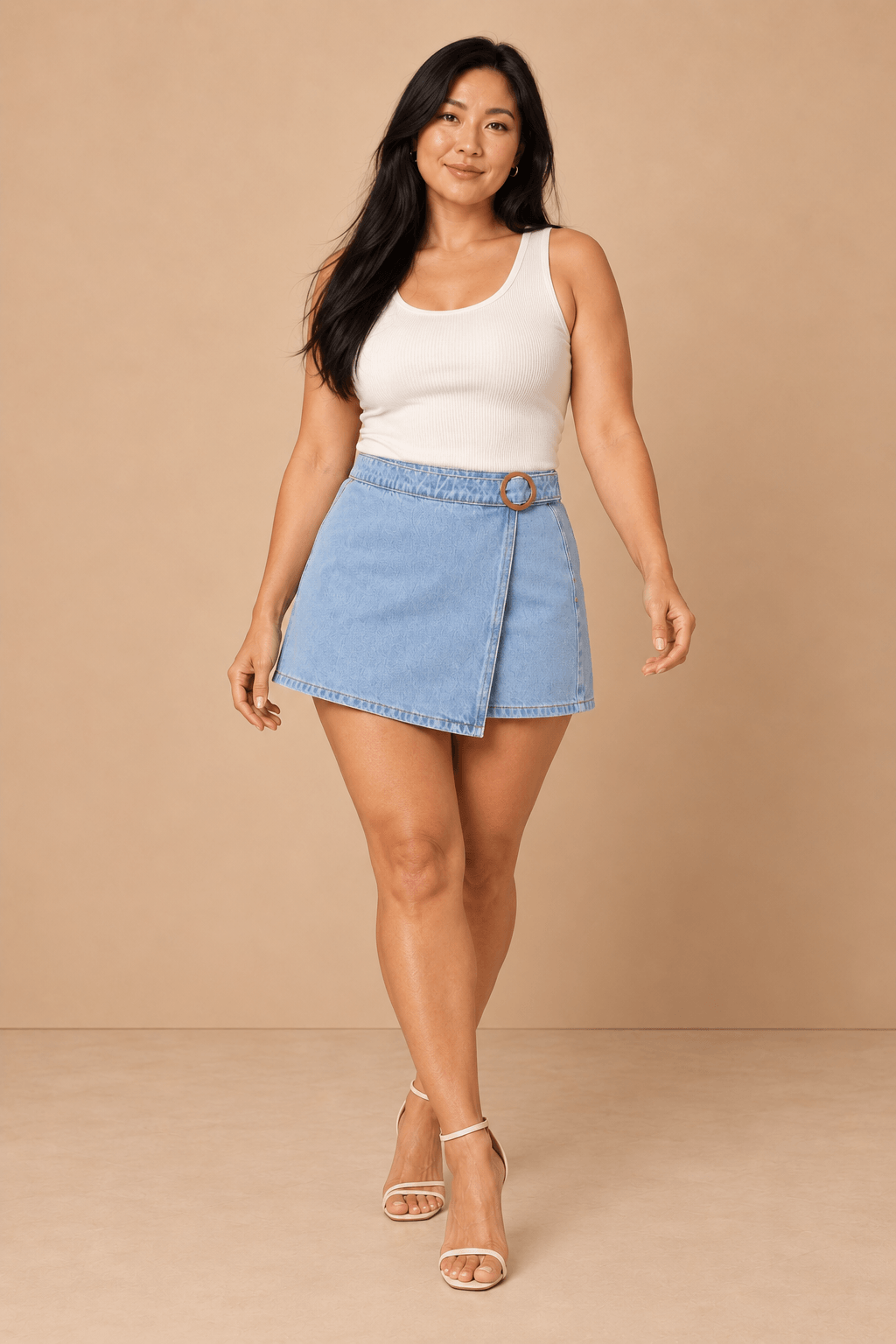 Falda pantalón Cashia Denim azul claro en modelo talla L, vista de cuerpo entero