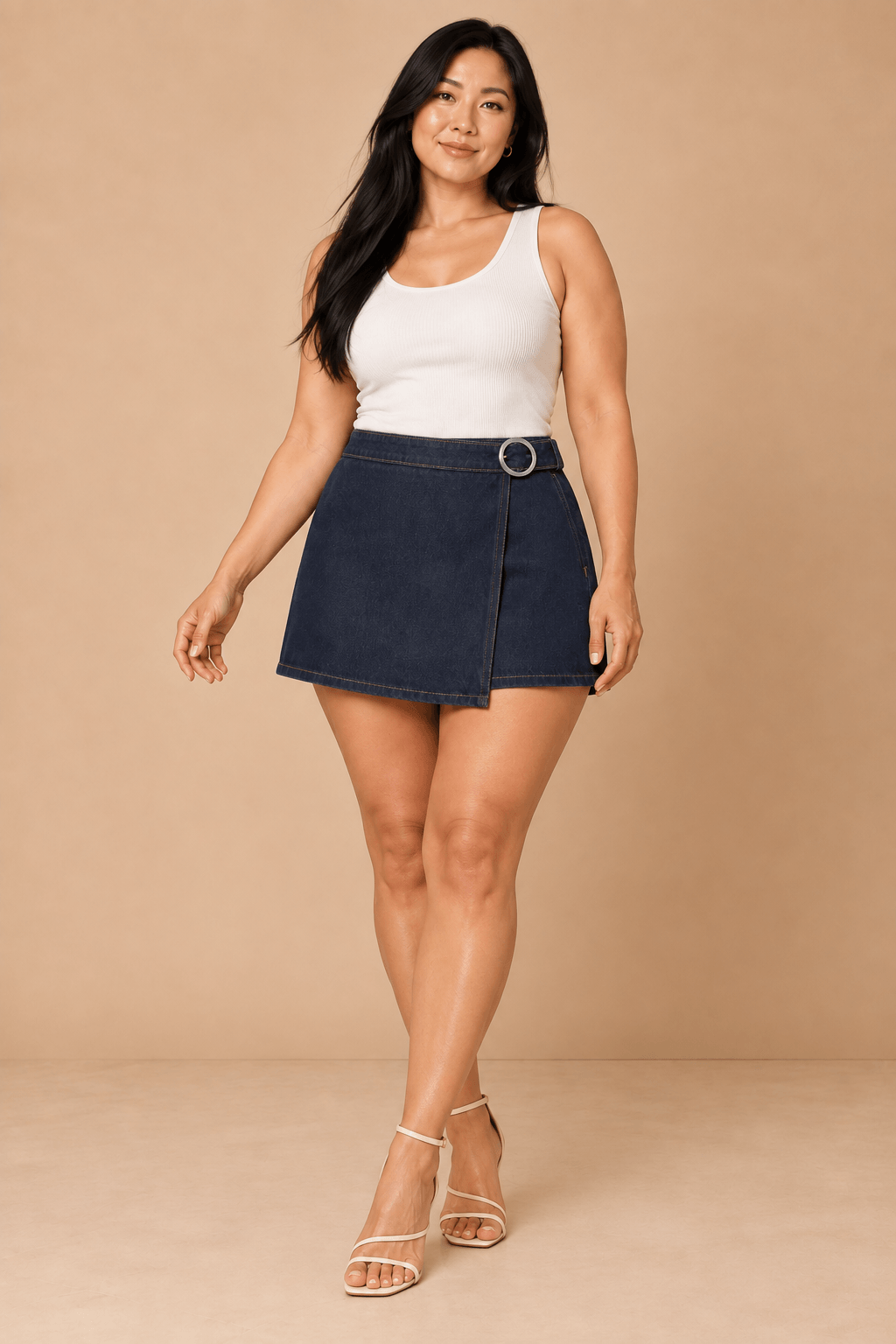 Falda pantalón Cashia Denim azul oscuro en modelo talla L, vista de cuerpo entero