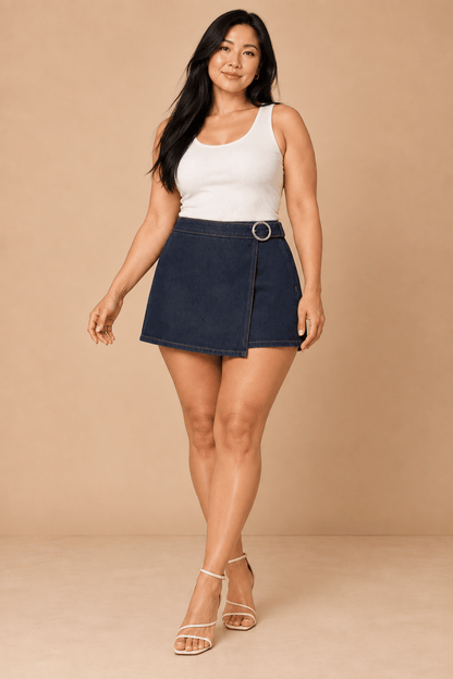 Falda pantalón Cashia Denim azul oscuro en modelo talla L, vista de cuerpo entero