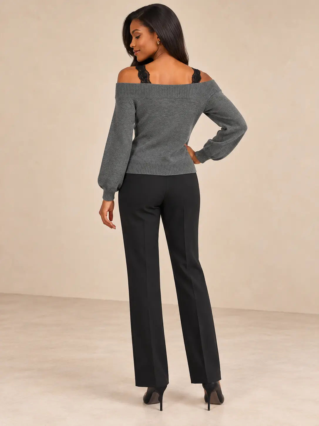 Espalda del jersey Cashia Arolla gris, talla S, con banda de canalé y tirantes de encaje negro.