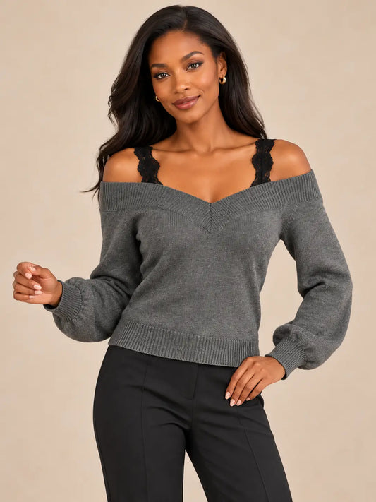 Jersey Cashia Arolla gris, talla S, en medio plano superior sobre modelo negra, con escote en V y encaje negro.