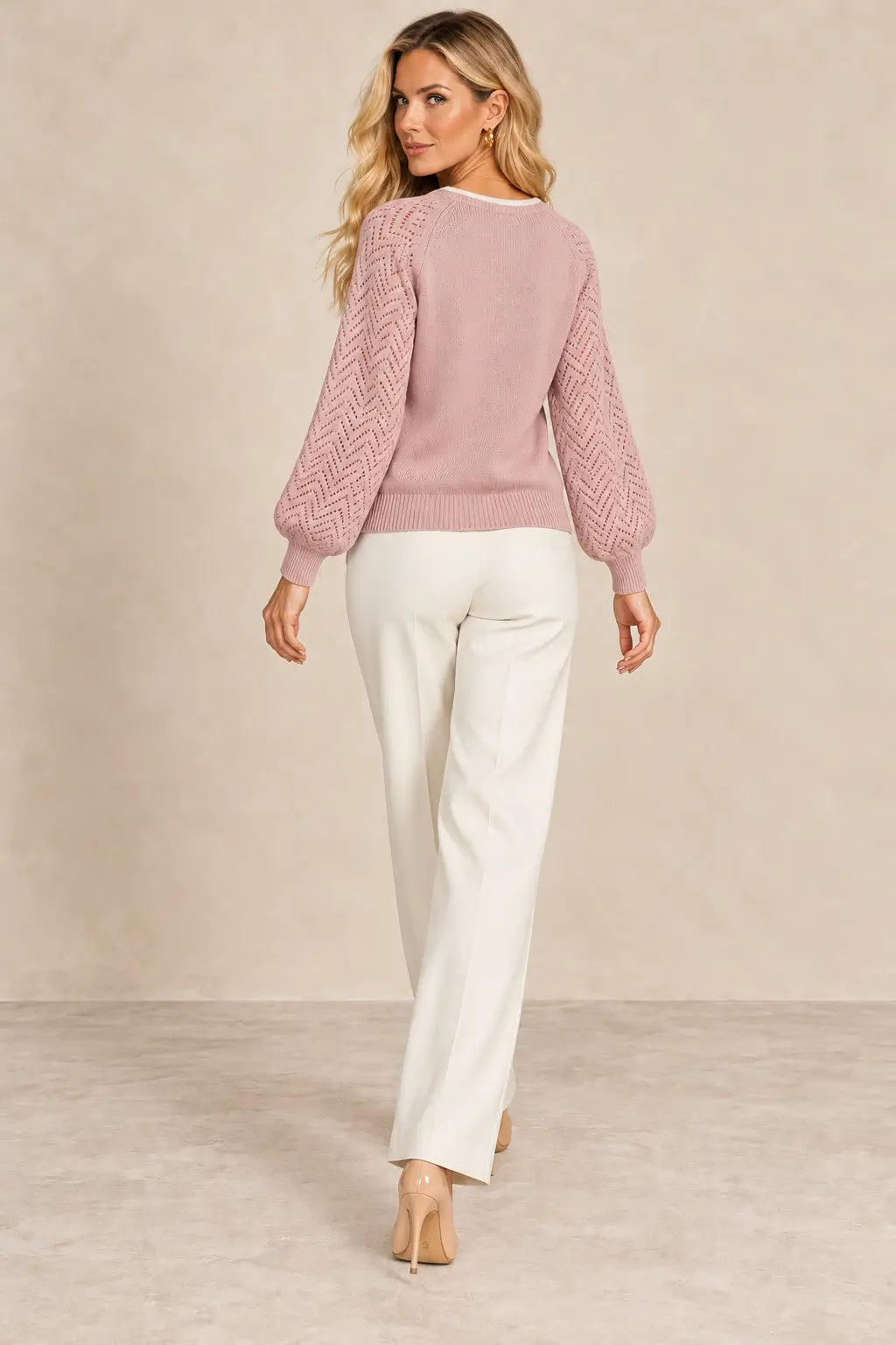jersey-cashia-saja-rosa-talla-s-espalda.png	Jersey Cashia Saja rosa empolvado, talla S, vista de espalda sobre modelo rubia.