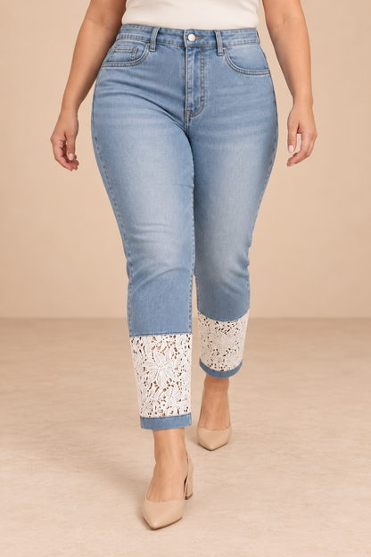 Pantalón Capri Cashia Denim 1010 Encaje azul claro en talla L, vista de medio plano inferior.