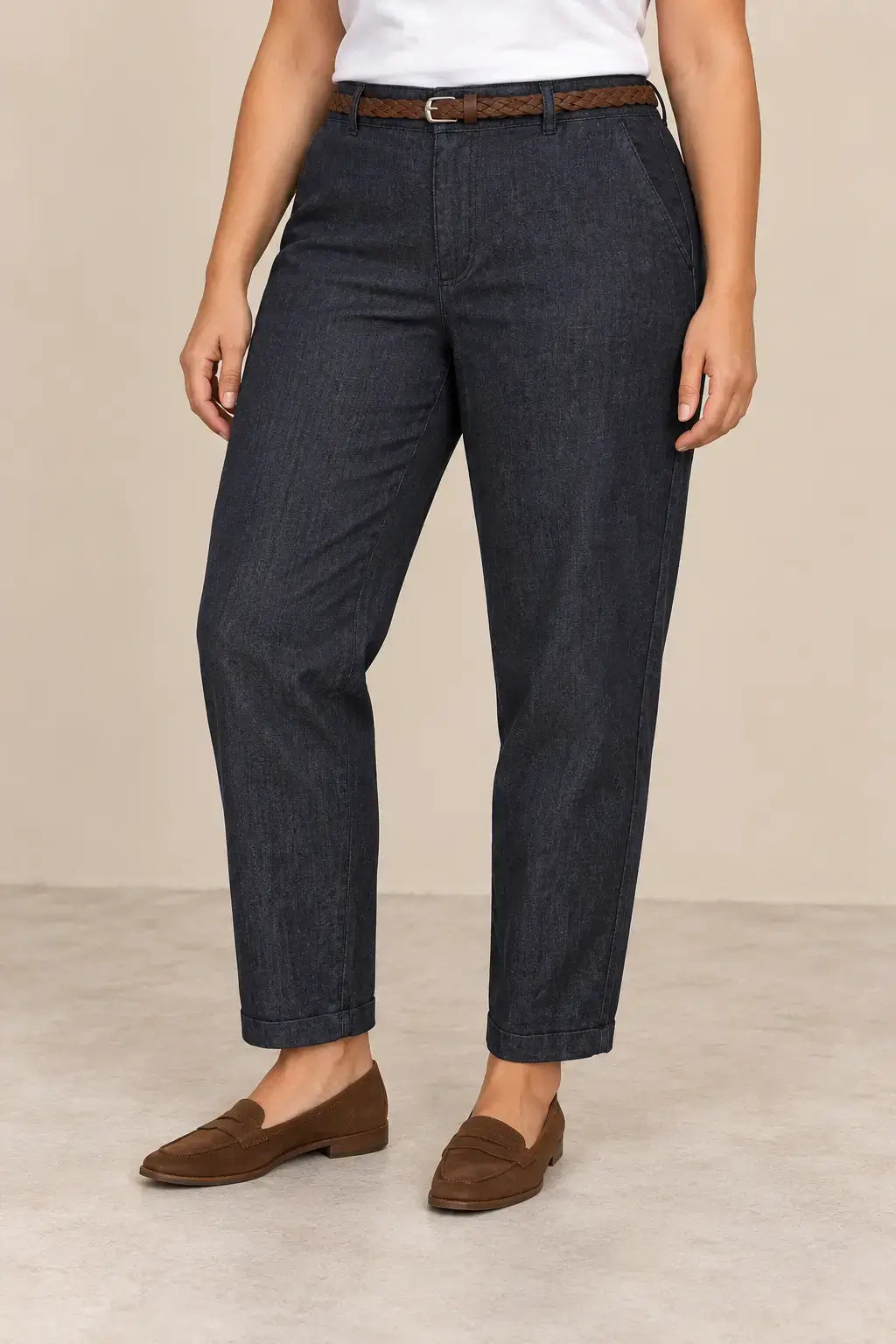 Pantalón de mujer recto con bajo vuelto de Cashia Crest, estilo elegante y cómodo, ideal para cualquier ocasión.