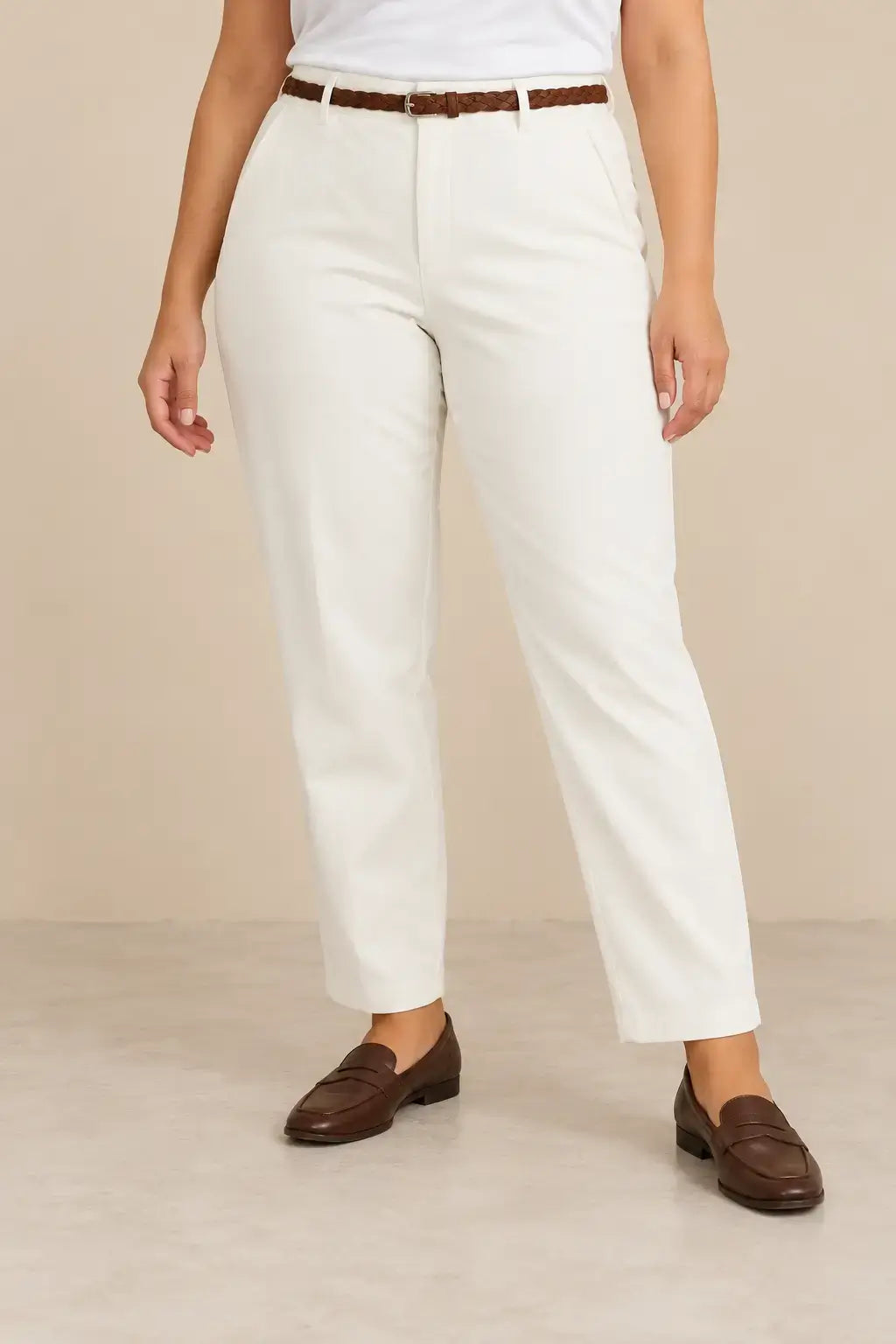 Pantalón de mujer recto con bajo vuelto, diseño elegante y cómodo de Cashia Crest, ideal para distintas ocasiones.