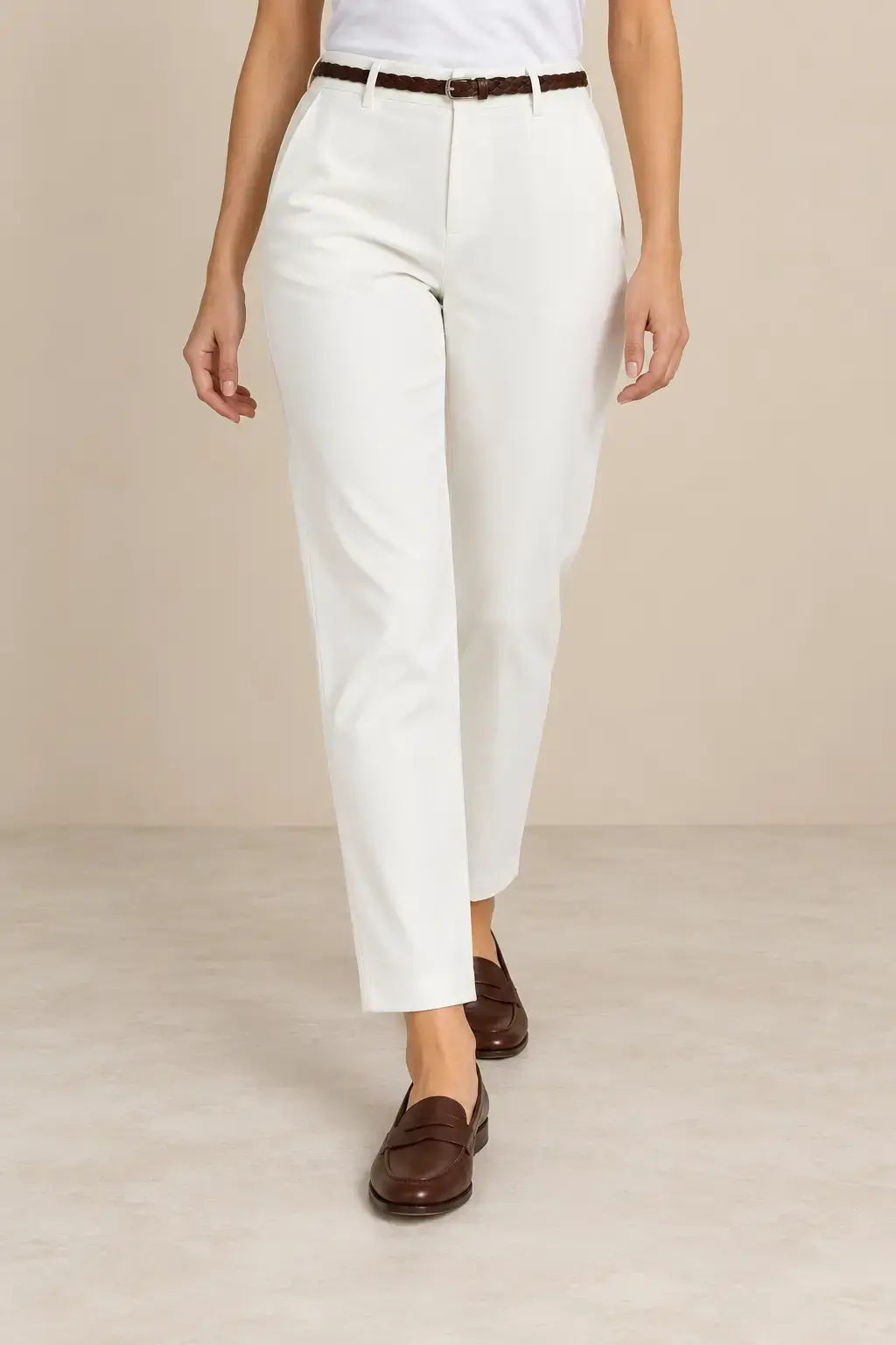 Pantalón de mujer recto con bajo vuelto, corte elegante y cómodo de Cashia Crest, ideal para cualquier ocasión.