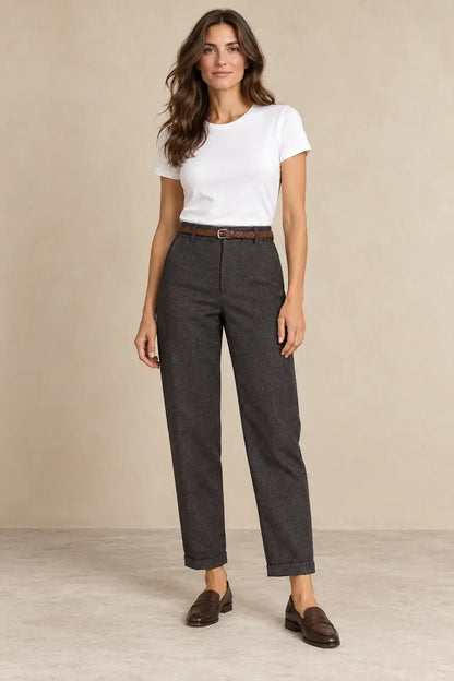 Pantalón de mujer recto con bajo vuelto de Cashia Crest, cómodo y elegante para cualquier ocasión.