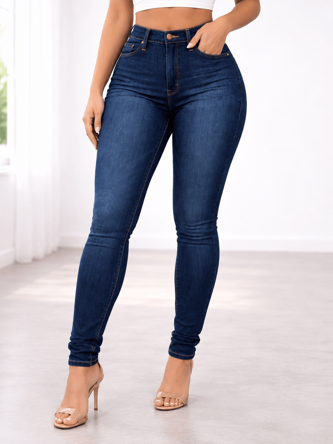 Pantalón Cashia Denim 102 azul denim oscuro, talla M, vaquero pitillo de cintura alta con costuras en contraste.