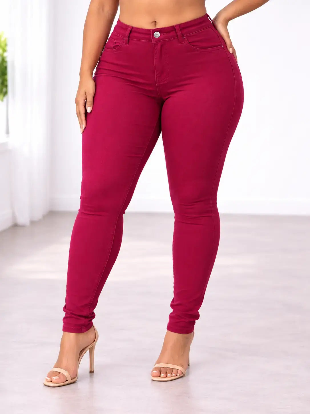 Pantalón Cashia Denim 102 frambuesa, talla XL, vaquero ajustado de tiro alto en tono rojo frambuesa, vista frontal.