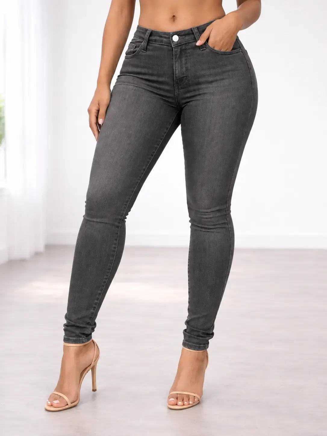 Pantalón Cashia Denim 102 gris, talla M, vaquero pitillo de tiro alto con efecto denim lavado y pernera ajustada.