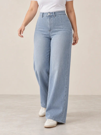 Pantalón Cashia Denim 401 denim claro, talla L, medio plano inferior sobre modelo, con tiro alto y pernera ancha.