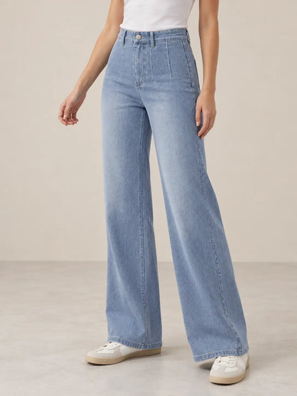Pantalón Cashia Denim 401 denim claro, talla XS, medio plano inferior sobre modelo, con tiro alto y pernera ancha.