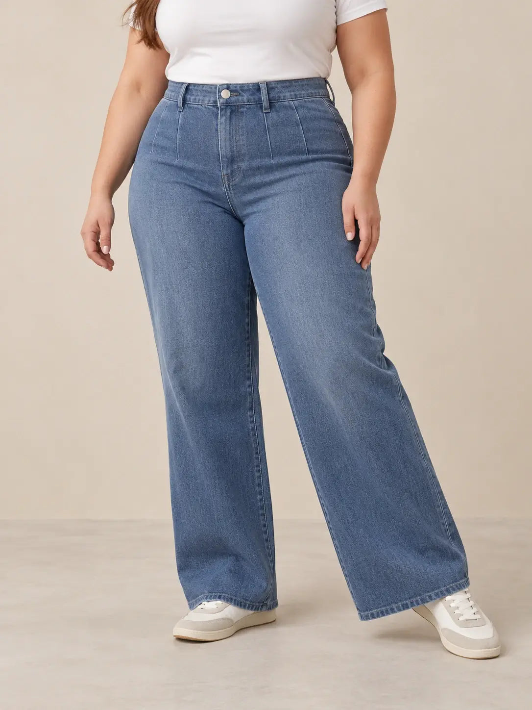 Pantalón Cashia Denim 401 denim medio, talla 3XL, medio plano inferior sobre modelo, con tiro alto y pernera ancha.