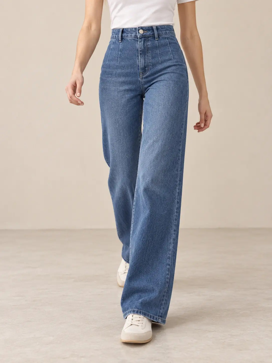 pantalon-cashia-denim-401-denim-medio-xs-medio-plano-inferior.webp	Pantalón Cashia Denim 401 denim medio, talla XS, medio plano inferior sobre modelo, con tiro alto y pernera ancha.