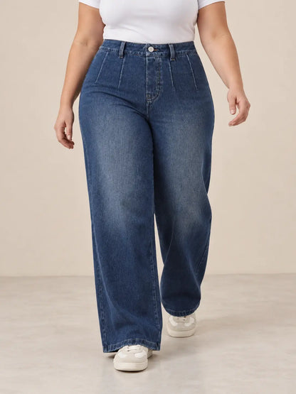 Pantalón Cashia Denim 401 denim oscuro, talla 2XL, medio plano inferior sobre modelo, con tiro alto y pernera ancha.