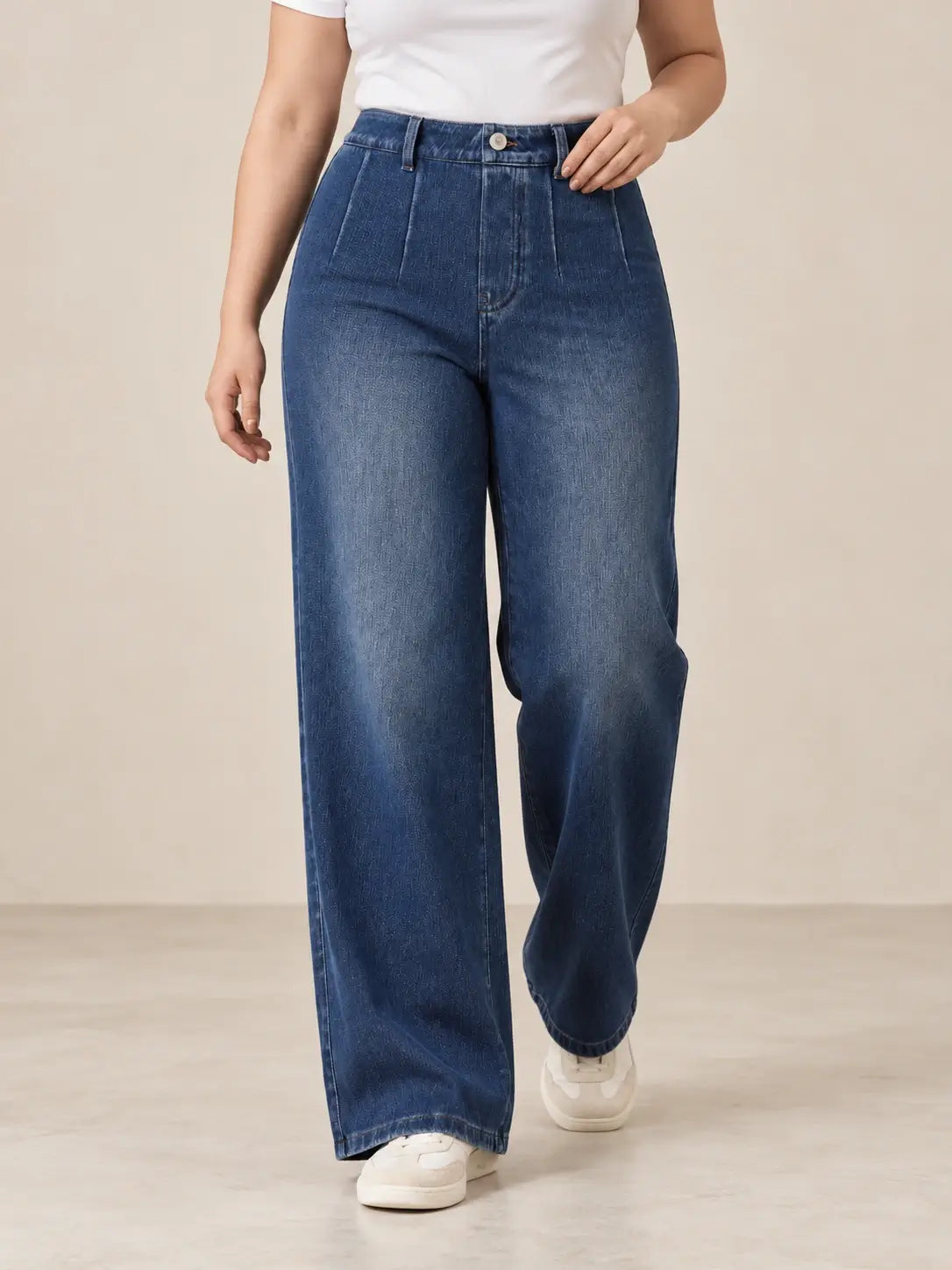 Pantalón Cashia Denim 401 denim oscuro, talla L, medio plano inferior sobre modelo, con tiro alto y pernera ancha.