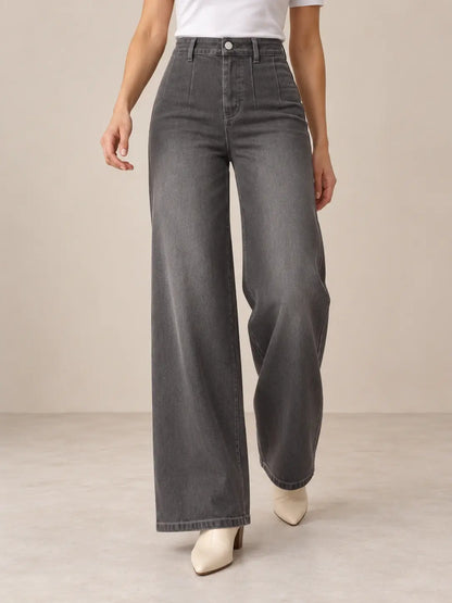 Pantalón Cashia Denim 401 gris, talla S, medio plano inferior sobre modelo, con tiro alto y pernera ancha.