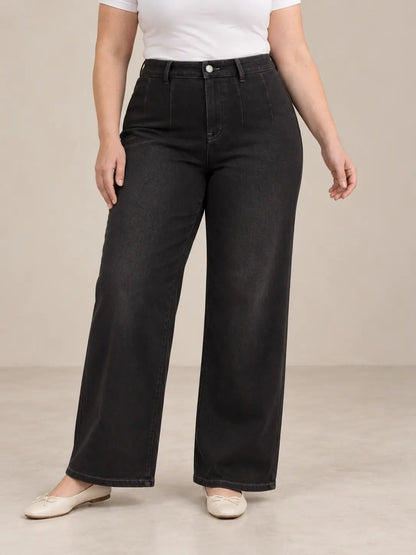 Pantalón Cashia Denim 401 negro, talla XL, medio plano inferior sobre modelo, con tiro alto y pernera ancha.