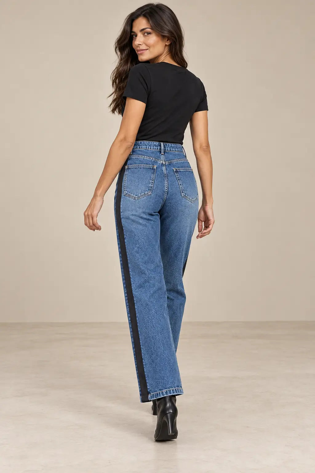 Pantalón Cashia Denim 403 azul, talla S, visto de espalda con bolsillos traseros de parche.